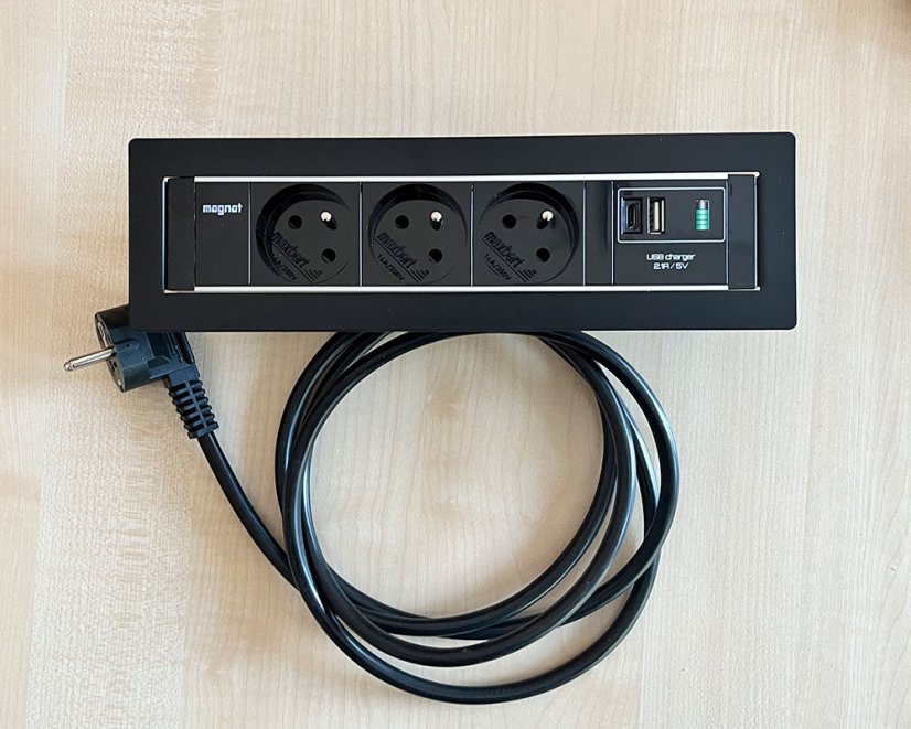 Vestavná zásuvka MAGNAT-FRAME,  3× 230 V + 1× USB-A/C nabíječka, barva černá, kabel 2m