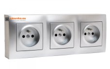 Zásuvkový blok nástěnný 3x 250V/16A s clonkami, bez kabelu, barva stříbrná metalíza