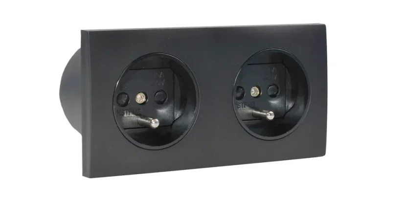 Zásuvkový blok zapuštěný v černé barvě, 2x zásuvka 250V, kabel 1.5m