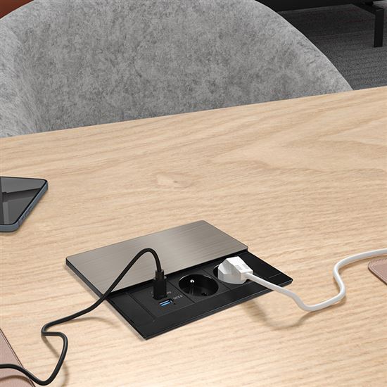 Zásuvkový blok vestavný, 2x 230V, posuvný kryt,  USB A+C 20W PD, kabel 2 m, barva stříbrná