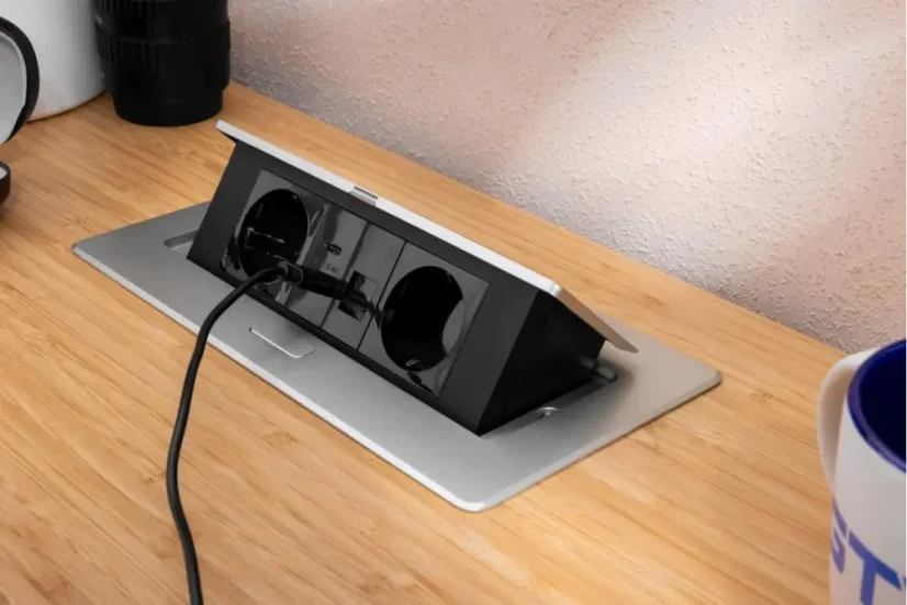 Výklopná zásuvka MULTISOFT, 2x 230V schuko,  USB A/C nabíječka, RJ45, barva stříbrná, kabel o délce 1.5m