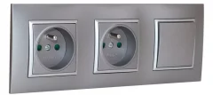 Zásuvky 2x 250V/16A + 1x vypínač č.1 v rámčeku pod omietku, šedej farby se strieborným matným ozdobným rámom