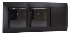 Zásuvky pod omietku 2x 250V/16A s viečkami a manžetou + vypínačom č.1 (jednopólový), krytie IP44, rámček v čiernej farbe + priehľadné krytky