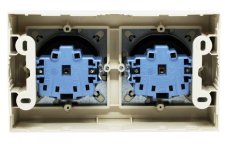 Zásuvkový blok nástěnný 2x 250V/16A, clonky, barva stříbrná metalíza