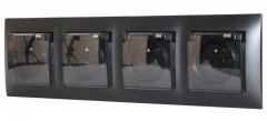 Zásuvka 4x 250V/16A zapustená, priehľadné viečka, rám a kryty zásuviek v matnej čiernej farbe
