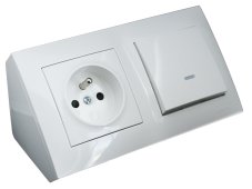 Rohová zásuvka 1x 250V / 16A a 1x vypínač s LED podsvietením (indikuje zapnutý stav), farba lesklá biela, bez kábla