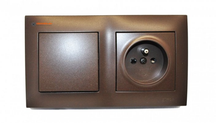 Rohová zásuvka 1x 250V/16A s vypínačem, barva hnědá matná, bez kabelu