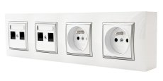 Nástěnný zásuvkový blok, 2x 250V/16A + 4x RJ45 cat.6, bílé barvy se stříbrným matným ozdobným rámem, bez kabelu
