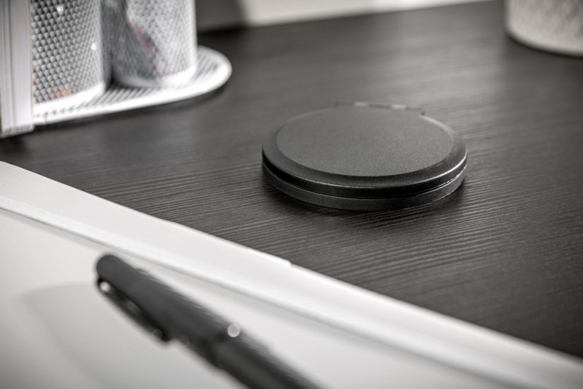 Zásuvka CHARGER PLUS, 1x 230V, indukční a USB A+C nabíječka, vyměnitelné zásuvky USB-A, HDMI, RJ-45, barva černá
