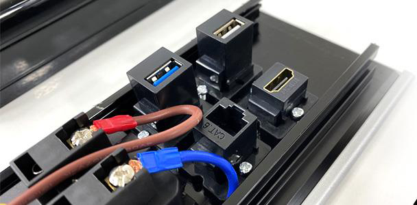 Zásuvkový blok 2 x 250V, 1x USB 2.0, 1x USB 3.0, 1x HDMI, 1x RJ45, indukční nabíječka, kabel 1.5m, černá barva