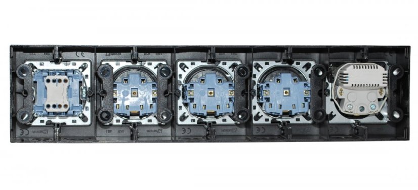 Zásuvkový blok nástenný 4x 250V / 16A s clonkami + 2x USB nabíjačka, 1x vypínač č.1, bez kábla, farba antracitová metalíza