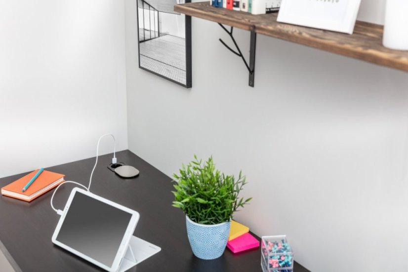 Vestavný zásuvkový blok s posuvným víkem, 1x 230V + USB-A nabíječka 5V (12W), kabel 1.9 m, barva stříbrná