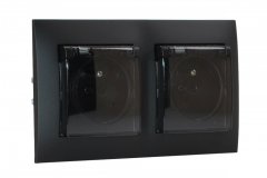 Zásuvka pod omítku 2x 250V/16A s víčky a manžetou, krytí IP44, rámeček v černé barvě + průhledné krytky