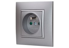 Zásuvka v rámčeku pod omietku, 1x 250V/16A v šedej farbe
