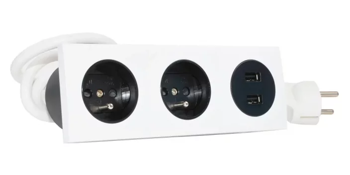 Zásuvkový blok zapuštěný v bílé barvě, 2x zásuvka 250V + 2x USB-A nabíječka, kabel 1.5m