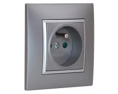 Zásuvka v rámečku pod omítku, 1x 250V/16A, šedé barvy se stříbrným matným ozdobným rámem