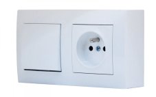 Zásuvkový blok nástěnný 1x 250V/16A s krytkou zásuvky a vypínačem řazení č.6 (schodišťák), barva bílá lesklá