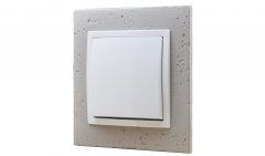 Vypínač (spínač) s jednou klapkou ve světlém betonovém rámečku, instalace pod omítku, řazení č. 1/6/7 dle výběru,  barva bílá + světlý beton