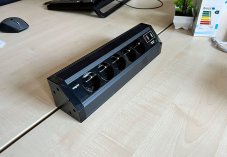 Rohový zásuvkový blok MAGNAT-STICK HA 5× 230 V + 1× USB-A/C nabíjačka, farba čierna, kábel 2m