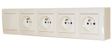 Zásuvkový blok nástěnný 4x 250V/16A s clonkami + 1x vypínač ř.1, bez kabelu, barva krémová
