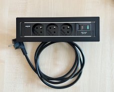 Vstavaná zásuvka MAGNAT-FRAME, 3× 230 V + 1× USB-A/C nabíjačka, farba čierna, kábel 2m