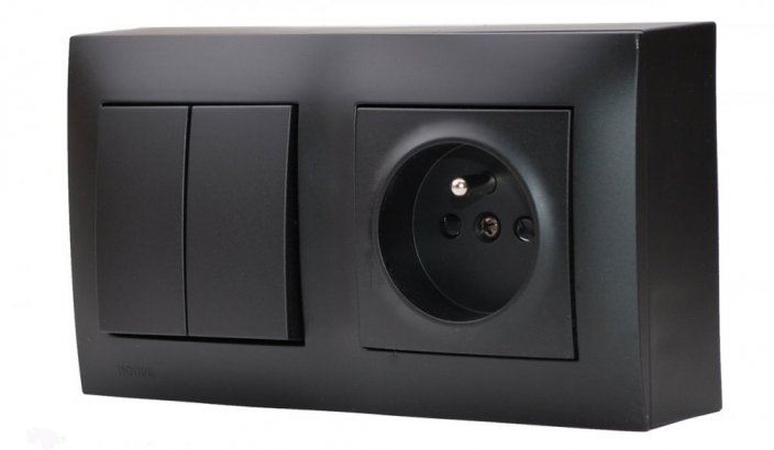 Zásuvkový blok nástenný 1x 250V/16A s dvojitým vypínačom, radenie č.5 (lustrák), clonky, farba čierna matná