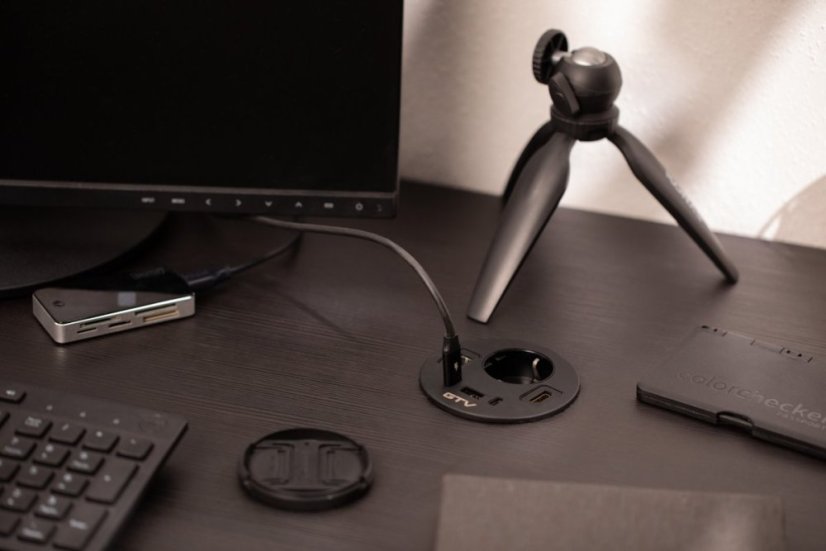 Vestavná zásuvka Rondo, 1x 230V (schuko), 1x USB-A + 2x USB-C nabíječka, 1x RJ45, 1x HDMI, kabel 1.5m, barva černá