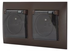 Zásuvka pod omietku 2x 250V / 16A s viečkami a manžetou, krytie IP44, rámik v hnedej farbe + priehľadné krytky