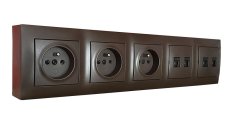 Zásuvkový blok nástěnný 3x 250V/16A + 4x RJ45 cat.6, bez kabelu, barva hnědá