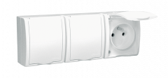 Trojitá kolíková zásuvka s uzemněním - ve verzi IP54 se clonami elektrických kolejí - klapka v bílé barvě bílá 16A