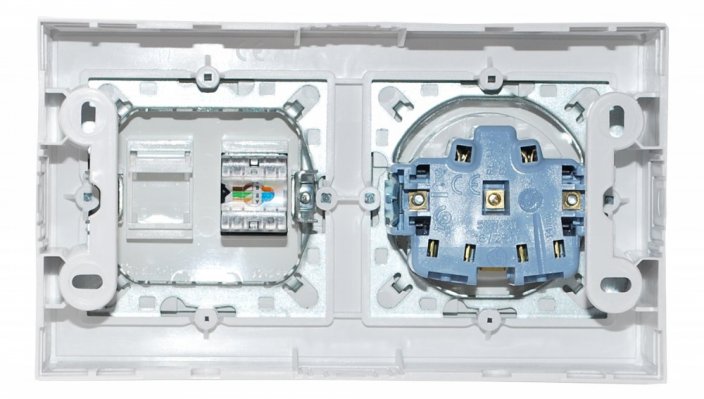 Zásuvkový blok nástěnný 1x 250V/16A, 1x RJ45, bez kabelu, barva bílá lesklá