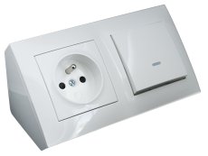 Rohová zásuvka 1x 250V / 16A a 1x vypínač s LED podsvietením (indikuje zapnutý stav), farba lesklá biela, bez kábla