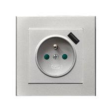 Zásuvky v rámečku pod omítku, 1x 230V/16A s USB nabíječkou, barva stříbrná