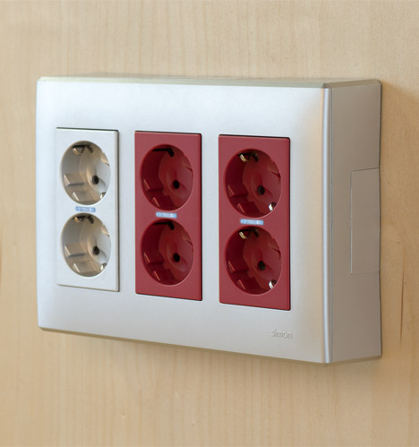 Nástenný box S500, 4x zásuvka 250V, bez kábla, povrch hliník