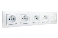 Nástěnný zásuvkový blok, 4x 250V/16A + 2x datová zásuvka RJ45 cat.6, barva bílá
